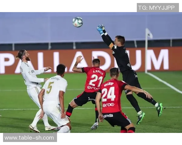 格拉纳达与塞维利亚历史交锋回顾与分析:战绩战术与球员表现探讨 格拉纳达与塞维利亚历史交锋回顾与分析:战绩战术与球员表现探讨